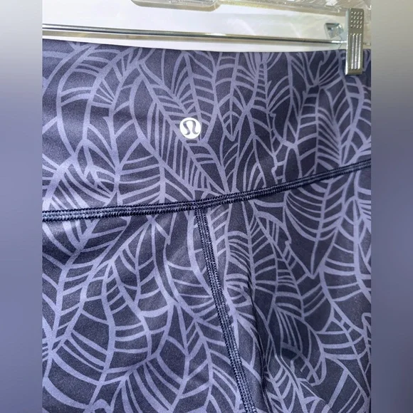 LULULEMON Wunder Under Crop *Full-On Luxtreme Pretty Palm Cadet Greyvy size 8